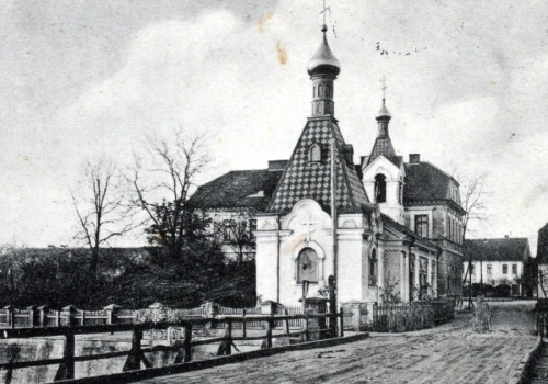 Fundamenty cerkwi wciąż leżą pod chodnikiem i ulicą Wojska Polskiego
