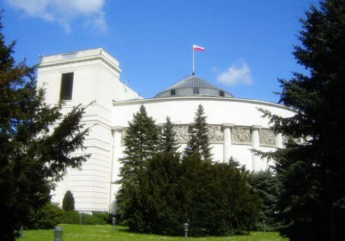Protest środowiska naukowego przed Sejmem. Mają postulat, by więcej zarabiać