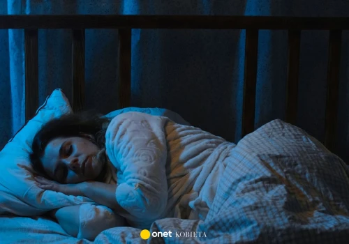 Sen kobiet po 45. roku życia. Jak ergonomia materaca wpływa na regenerację i bóle kręgosłupa