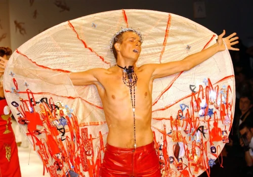 Arkadius powraca na deski teatru. Powstaje spektakl o najbardziej kontrowersyjnym polskim projektancie