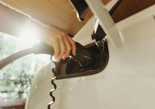 Jak mądrze wybrać ładowarkę do samochodu elektrycznego do domu lub warsztatu?