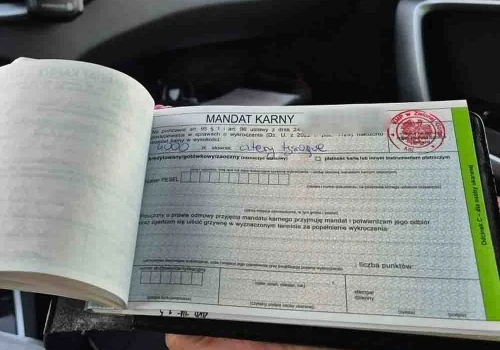 Zielona Góra. Jechał motocyklem na jednym kole, stracił prawo jazdy. Po chwili znowu wpadł