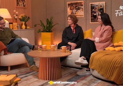 „Mama mnie nigdy nie obciążała tą miłością”. Anna Jarosik o relacji z mamą
