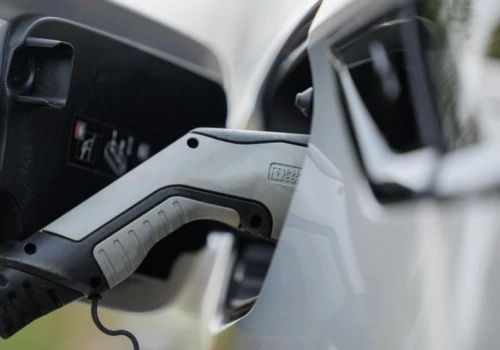 Unijni komisarze narzekają na służbowe auta elektryczne. Ich słabość obnaża trasa Bruksela – Strasburg