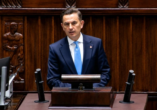 Ustawa frankowa 2026: Frankowicze wygrywają z rządem! Sejm usuwa kontrowersyjne potrącenie. To koniec problemów?