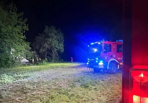 Pustostan stanął w ogniu. Strażacy gasili pożar w gminie Kulesze Kościelne
