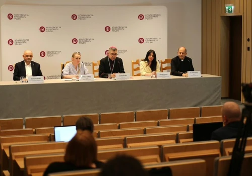 Biskupi nadal krytykują edukację zdrowotną: „Wyłączenie edukacji seksualnej z obowiązkowych treści podstawy programowej nie rozwiązuje problemu”