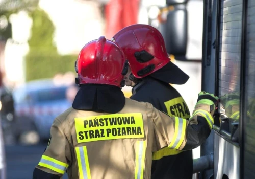 Ewakuacja szkoły w Opolu. Uczeń rozpylił drażniącą substancję