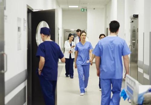Wielkie podwyżki: 25 tys. zł dla lekarzy, 16 tys. zł dla pielęgniarek