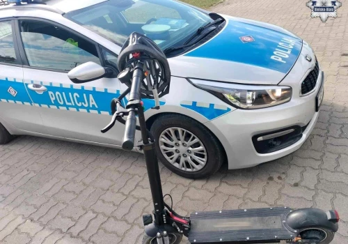 Nie miał kasku, upadł na jezdnię. 10-latek ranny po groźnym wypadku w Bierach