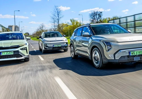 Kia EV3 kontra Leapmotor B10 i Skoda Elroq. Który elektryczny SUV ma najwięcej sensu? | Porównanie