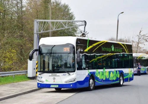 22 nowe autobusy elektryczne zawitały do Krakowa – wygodne dla pasażerów, z lodówką dla kierowców