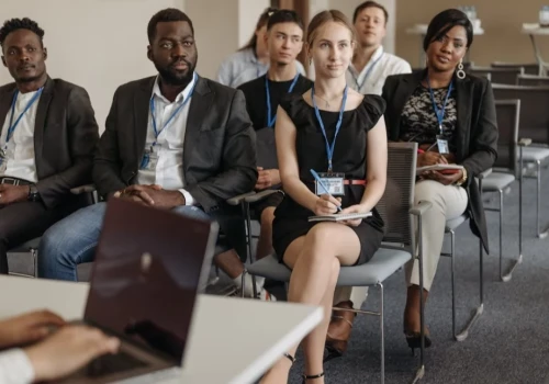 Profesjonalny wizerunek w biznesie. Jakie materiały konferencyjne wybrać, by zapaść w pamięć kontrahentom?