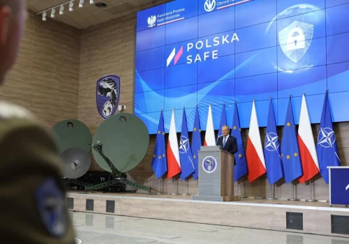 Pierwsze umowy finansowane z SAFE podpisane. Premier: Skorzysta ponad 10 tys. polskich firm
