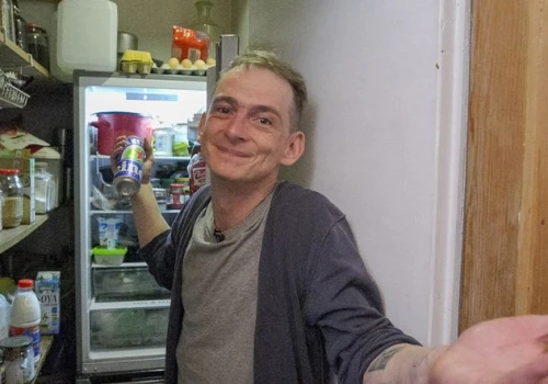 Rząd chce wspierać artystów. Jaś Kapela: „Kasjerka ma więcej niż ja”