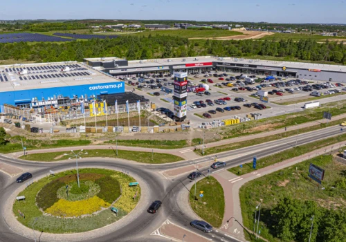 Nowy park handlowy. 11 znanych sklepów i parking na ponad 400 samochodów