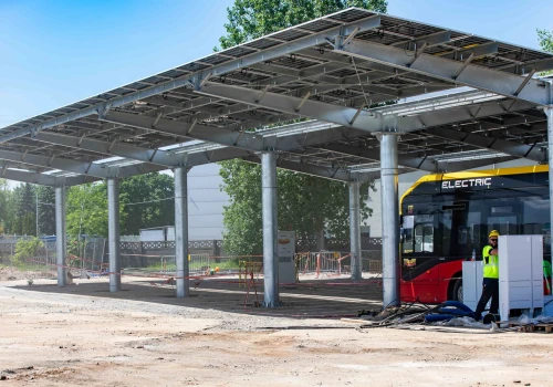 Prąd z paneli i turbin zasili świdnickie „elektryki”. Trwa realizacja wielomilionowej inwestycji
