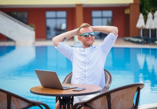 Co drugi Polak wraca z urlopu i szuka nowej pracy