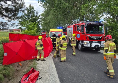 Śmiertelny wypadek w powiecie łęczyckim. Motocyklista nie przeżył zderzenia z ciężarówką