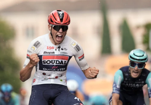 Giro d’Italia 2026: Paul Magnier wygrywa bitwę o cyklamen!