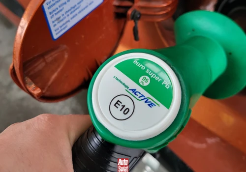 Czy można bezkarnie mieszać benzynę E5 i E10? Która lepsza? Wyjaśniamy