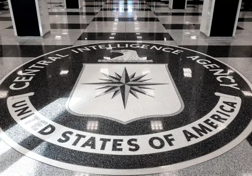 Agent CIA aresztowany – z setkami złotych sztab w domu, pobranymi „do celów operacyjnych”