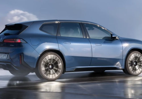 Pierwszych BMW iX3 lepiej nie ładować w deszczu. Możliwe porażenie prądem w 145 wczesnych egzemplarzach