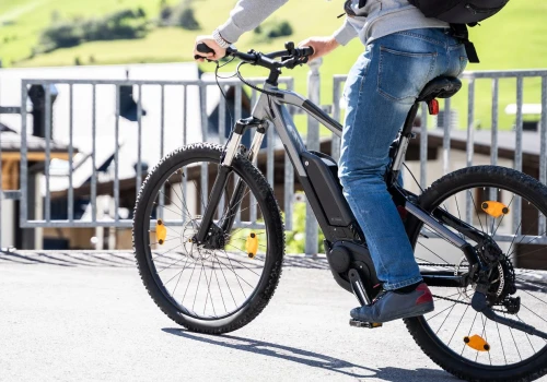 Od ilu lat można jeździć rowerem elektrycznym? Rodzice często nie znają tej zasady