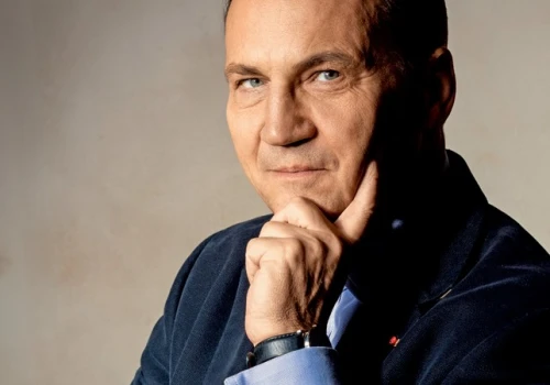 Grozi nam wojna z Rosją? Radosław Sikorski dla „Forbesa”: Ja nie widzę, skąd Putin miałby wziąć milion żołnierzy na ofensywę. Co innego groźby, albo prowokacja
