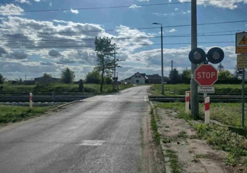 Awaria szlabanów na ulicy Moryca. Kierowcy jadą „na oślep”, a oznakowanie jest ledwo widoczne