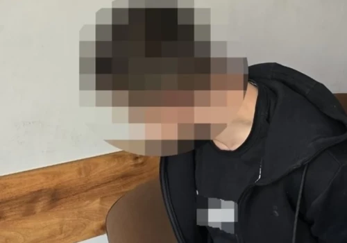 Bił pięściami i kopał w tramwaju 17-latka. Został zatrzymany przez policję