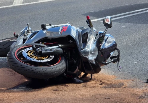 Zderzenie motocyklisty z samochodem osobowym w Wilamowicach