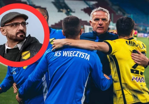 Wieczysta o krok od Ekstraklasy! Kwiecień chciał do Wisły. Nie rozmawia z Moskalem