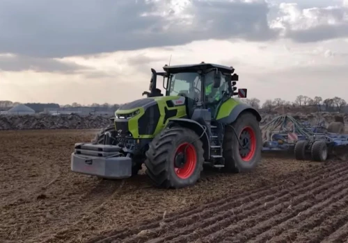 Claas Axion 9 Terra Trac bez boosta ma 448 KM. To niejedyna zmiana