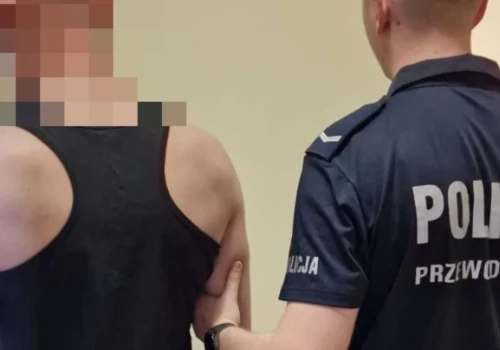 Zarysował auto i przebił cztery opony. Groził właścicielowi
