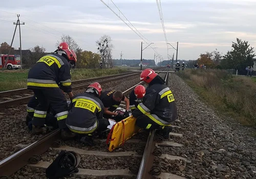 Mężczyzna zginął po uderzeniu przez pociąg