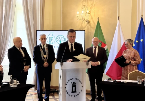 Burza po sesji w Zamku Książ. Poszło o Banderę
