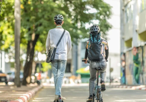 Obowiązkowe kaski dla dzieci i młodzieży na rowerach i hulajnogach
