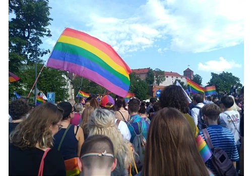 Teatr Stary urządza Queerowy Bal. „Nikt, tak jak geje, nie tańczy poloneza!”