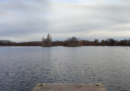 Szeroka plaża, kajaki i cisza zamiast tłumów. Miejsce, które nagle stało się hitem