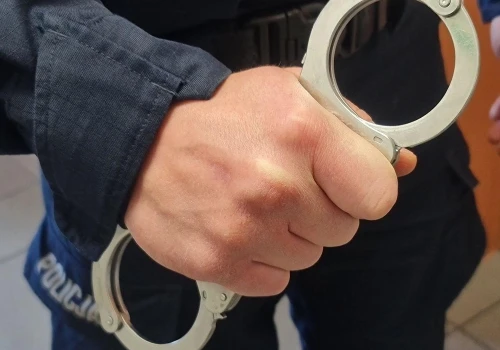 Zamówili pizzę, potem okradli dostawcę. 27-latkowie zatrzymani