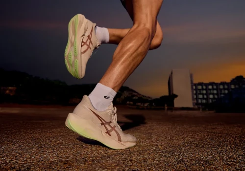 ASICS Novablast 6 wraca z większym odbiciem. Mam nadzieję, że komfort nie zginął po drodze