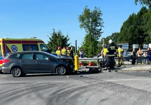 Poważny wypadek na DK45. Reanimowanego motocyklistę zabrał śmigłowiec LPR