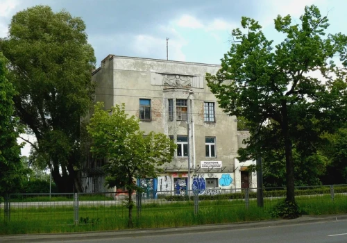 Dom pod Skarabeuszami w Warszawie. Tajemnicza willa wiceprezydenta niszczeje od lat