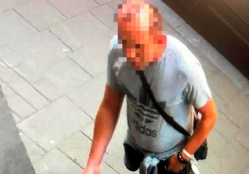 Krakowska policja poszukuje mężczyzny z nagrania na klatce schodowej. Obłapiał 12-latka