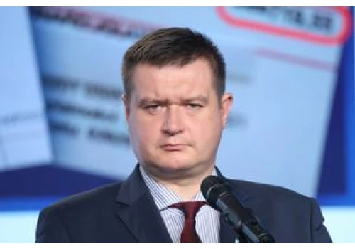 Poseł PiS wyniesiony z samolotu. Rzecznik partyjnej dyscypliny odpowiada