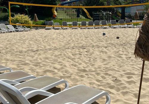 Leżaki, piasek i strefy chillout. To miejsce w Krakowie przyciąga wakacyjnym klimatem