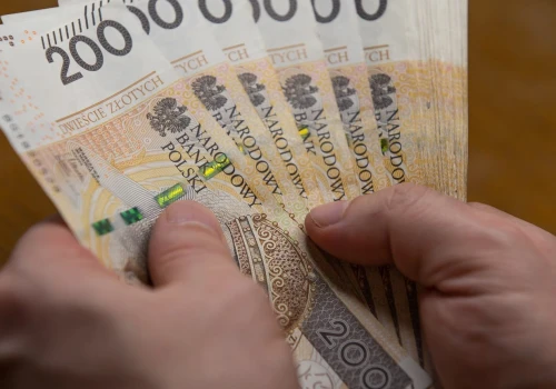 Praca na pełny etat i pensja do 15 tys. złotych. Trwa nabór nowych pracowników