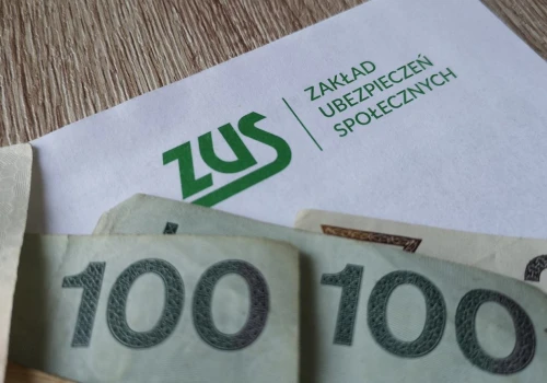 ZUS znów zmienia terminy. Pieniądze wpłyną inaczej niż zwykle