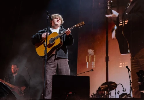 Wzruszający powrót, wyczekiwany debiut — I dzień Orange Warsaw Festival 2026